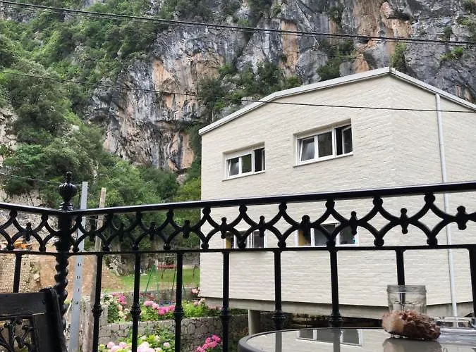 여관 La Cuadrona 라헤르미다