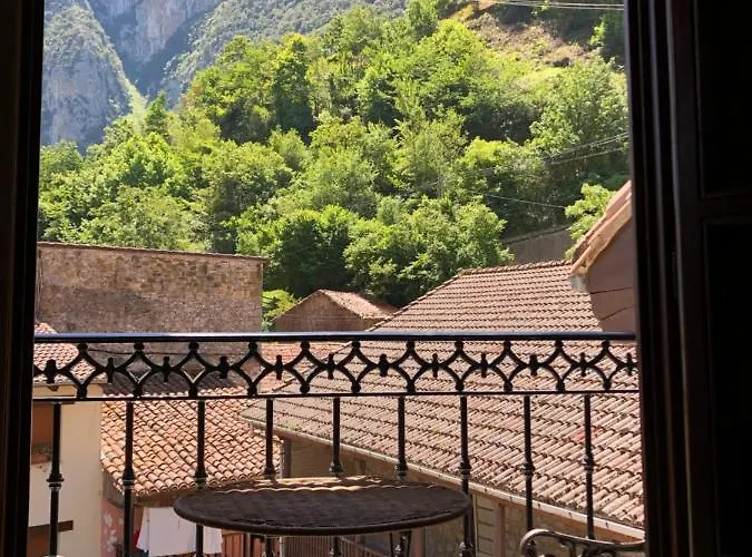 La Cuadrona אורחן